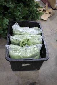 lot 1322 image: Green Linen