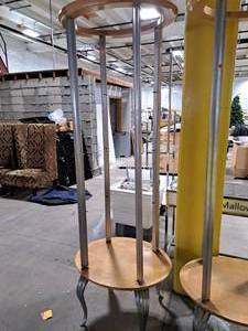 lot 431 image: 85 Display Shelf