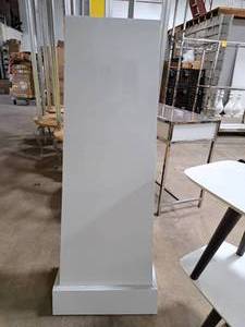 lot 435 image: 52 Metal Display Pillar