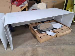 lot 441 image: 84 Metal Table