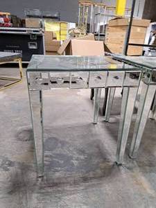 lot 485 image: 22-12 Mirrored Table