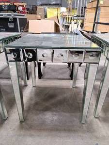 lot 487 image: 22-12 Mirrored Table
