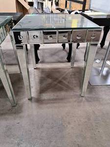 lot 488 image: 22-12 Mirrored Table