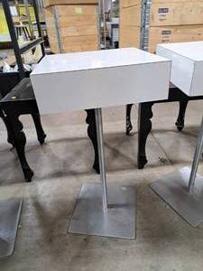 lot 499 image: 28 White Swivel Pedestal Table