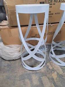 lot 481 image: 30-12 Metal Side Table