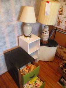 Vintage Lidded Wicker Laundry hampe...