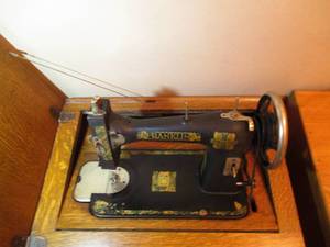 Heavy duty wooden Vintage Sewing ma...