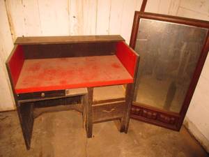 Antique petite sized vanity style d...