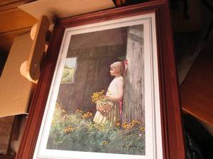 Variety of wall decor and pictures...