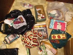 Lot of apple decor, unfinished knit...