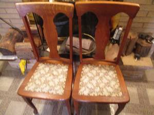 Set of (2) antique Wooden chairs wi...