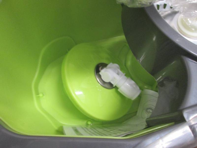 Twirl N Swirl Spin Mop with 2 Repl...