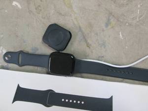 lb Apple Watch Series 7 with 45mm Midnight Aluminum Case and Midnight Sport Band powers on