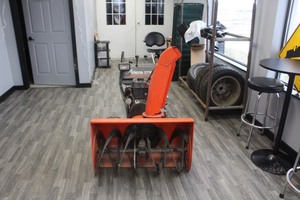 Ariens St 1032 - NEWER ENGINE, RUNS AND OPERATES AS IT SHOULD