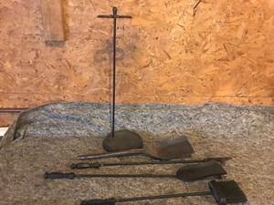 lot 126 image: Fireplace tool set