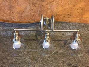 lot 123 image: Light fixture