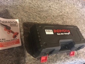 lot 114 image: DehIHong 21v max 6 mini cordless chainsaw