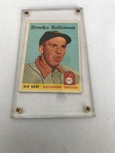 lot 146 image: 1958 Topps Brooks Robinson #307