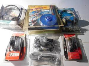 lot 21 image: Sterio headsets, cd labler, earbuds and more