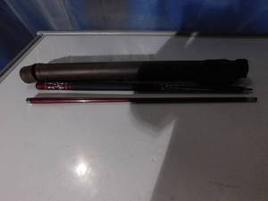 lot 38 image: Graphite pool cue w case
