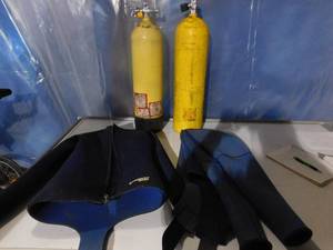 lot 39 image: Scuba suit and tanks