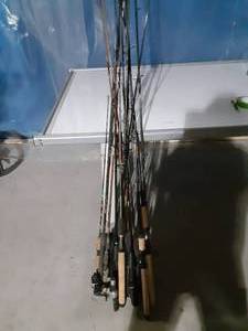 lot 57 image: Bunch of fishing rods and 2 reals