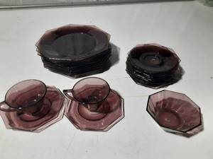 lot 210 image: Amethyst dishes