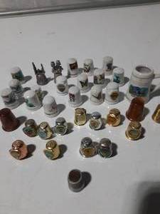 lot 219 image: Thimbles and sm mug