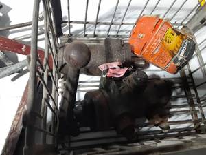 lot 228 image: Hud motor, Hydrolic valve, tools grease guns