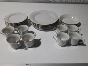 lot 254 image: 1996 Sakura dishes