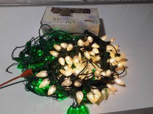 lot 267 image: Christmas lightd and light net