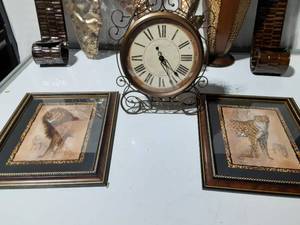 lot 285 image: Safari Metal dcor and 2 cat pictures