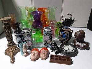 lot 168 image: Vases, dcor, crafts, and more