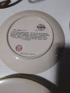 lot 167 image: 4 Edwin M. Knowles plates,3 metal revolution plates,2 Sakura and 1metal valley forge plate