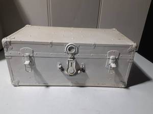 lot 162 image: Metal trunk w tray