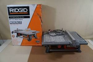 lot 189 image: Ridgid 7 Table Top Wet Tile Saw