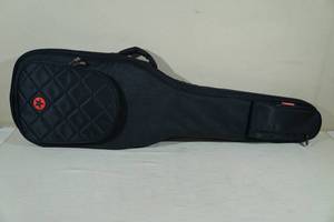 lot 7 image: Road Runner Soft Electric Bass Guitar Case
