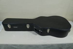 lot 10 image: Road Runner Hard Shell Acoustic Guitar Case