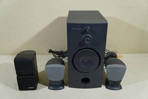 lot 14 image: Assorted Speakers - HarmanKardon Computer Set, Bose Cubes