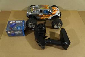 lot 37 image: Losi Mini LST 2 Electric Remote Control Truck