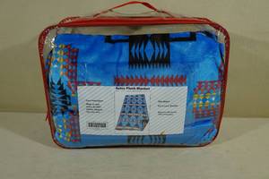 lot 41 image: NEW Aztec Print Plush Blanket - Queen