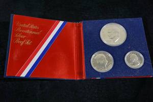 lot 72 image: 1976 US Mint 3 Coin Bicentennial Silver Proof Set
