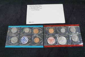 lot 74 image: 1968 US Mint Coin Set - Philadelphia and Denver