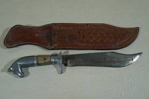 lot 100 image: Vintage Etched Blade Knife with Carved Leather Sheath - Mexico