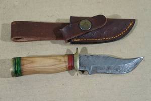 lot 104 image: Handmade Damascus Style Knife with Exotic Wood Handle - Drop Point Blade