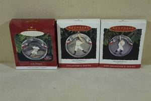 lot 255 image: 3 Hallmark Baseball Heroes Keepsake Ornaments -Ruth, Gehrig, Robinson