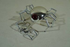 lot 259 image: Wow-Wee Remote Control Cyber Spider with Wrist Controller