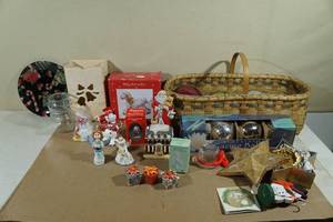 lot 281 image: Assorted Christmas Dcor