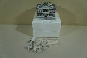 lot 286 image: Hawthorne Rockwells Studio Christmas in Stockbridge Lighted House