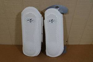 lot 134 image: Professionals Choice Pro Performance Splint Boots